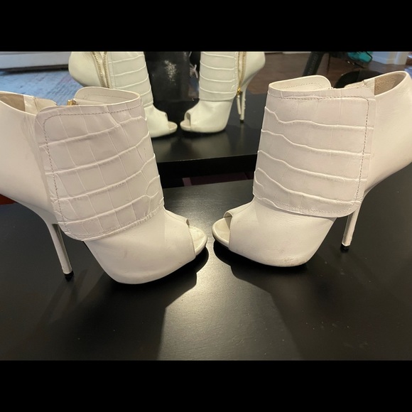Giuseppe Zanotti Leather Peep-Toe Booties - Picture 2 of 16